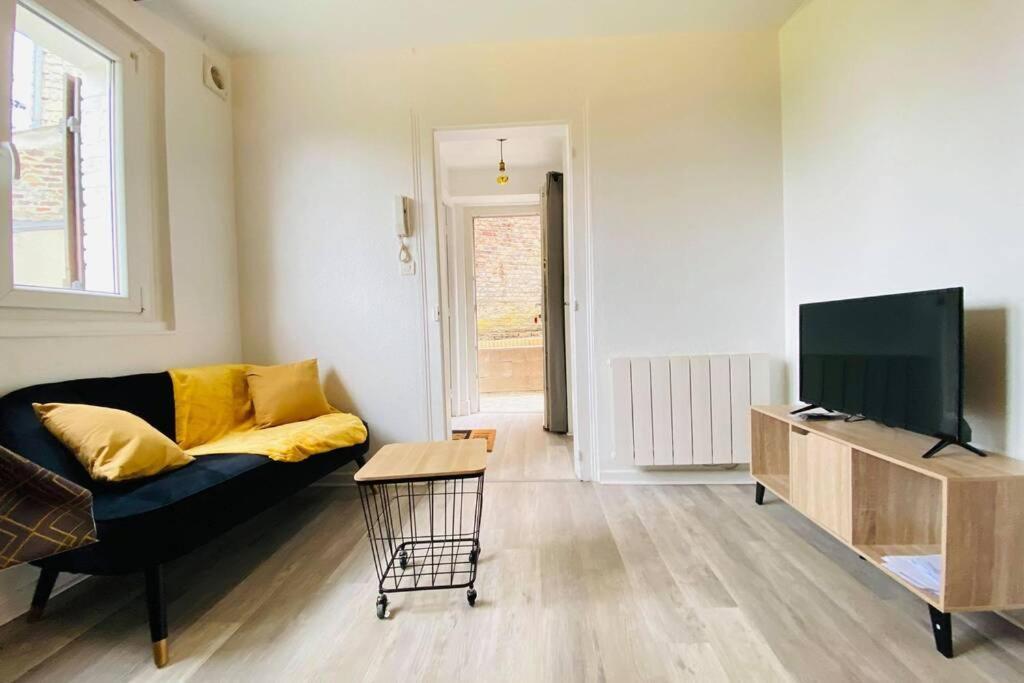 Appartement Cosy Avec Jardin Chaleureux Laon Buitenkant foto